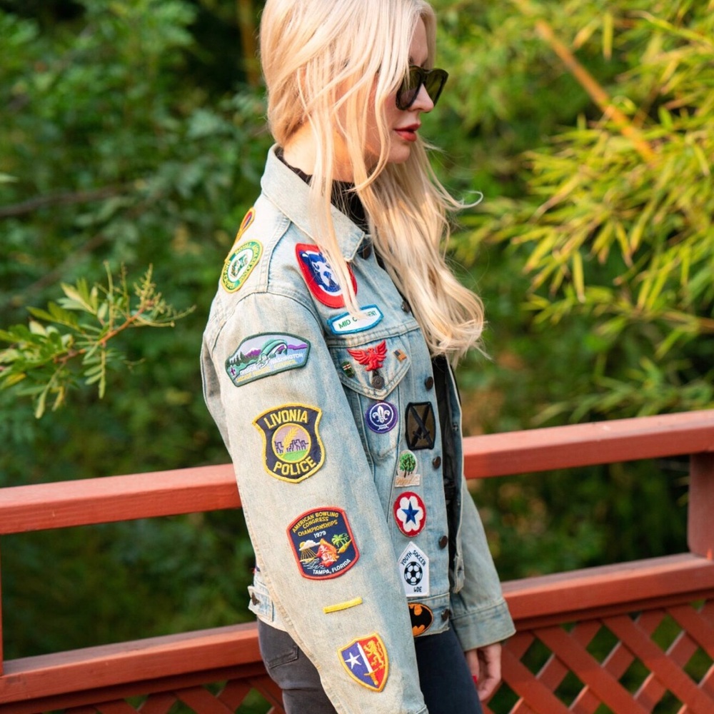 VINTAGE Patched Levis Denim Jacket - Picture 5 of 6